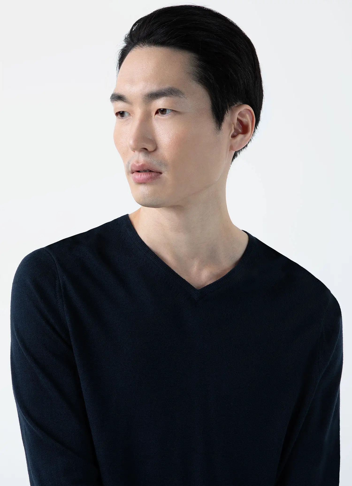 Men's Extra-Fine Merino V-neck in Light Navy